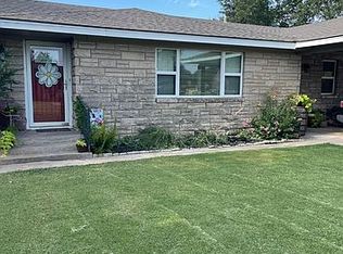 210 E 4th St, Duke, OK 73532