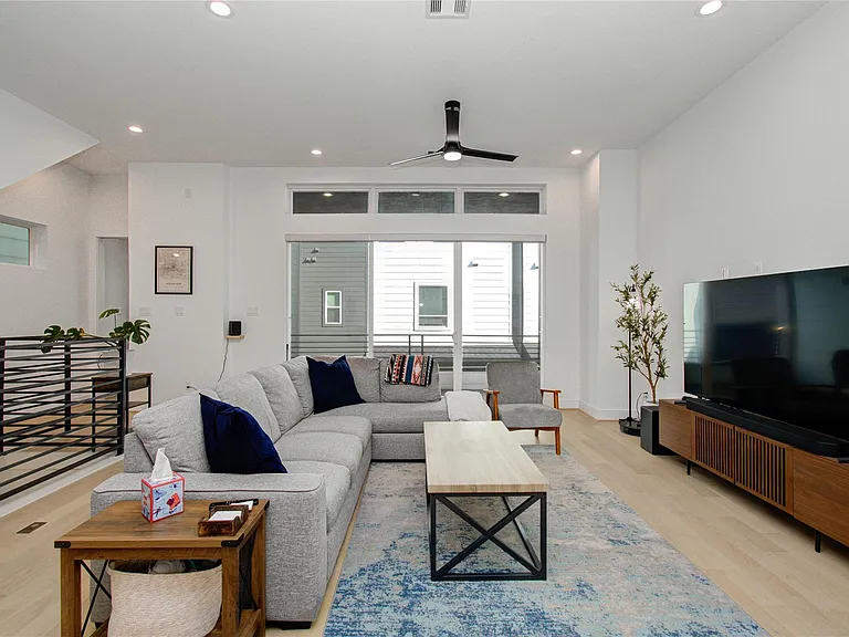 3032 Lamar St — Photo 14