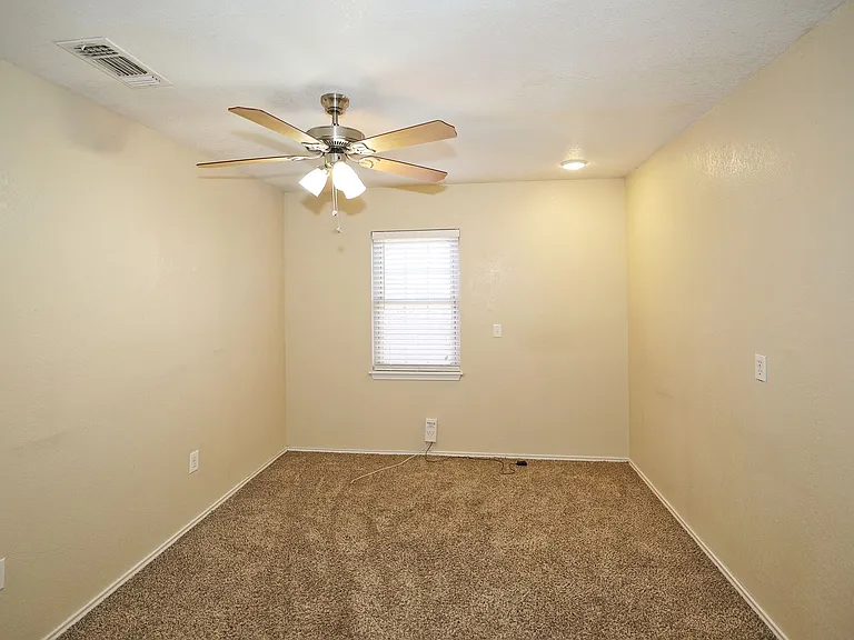 2905 Salem Dr — Photo 17