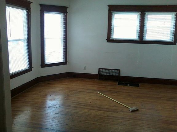 3rd image of 316 Park St #2