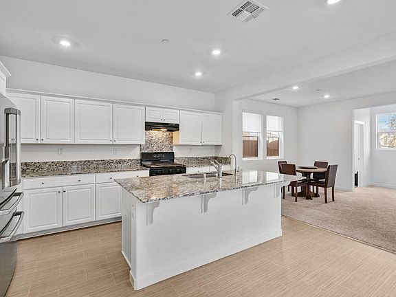5th image of 3002 Minaret Way