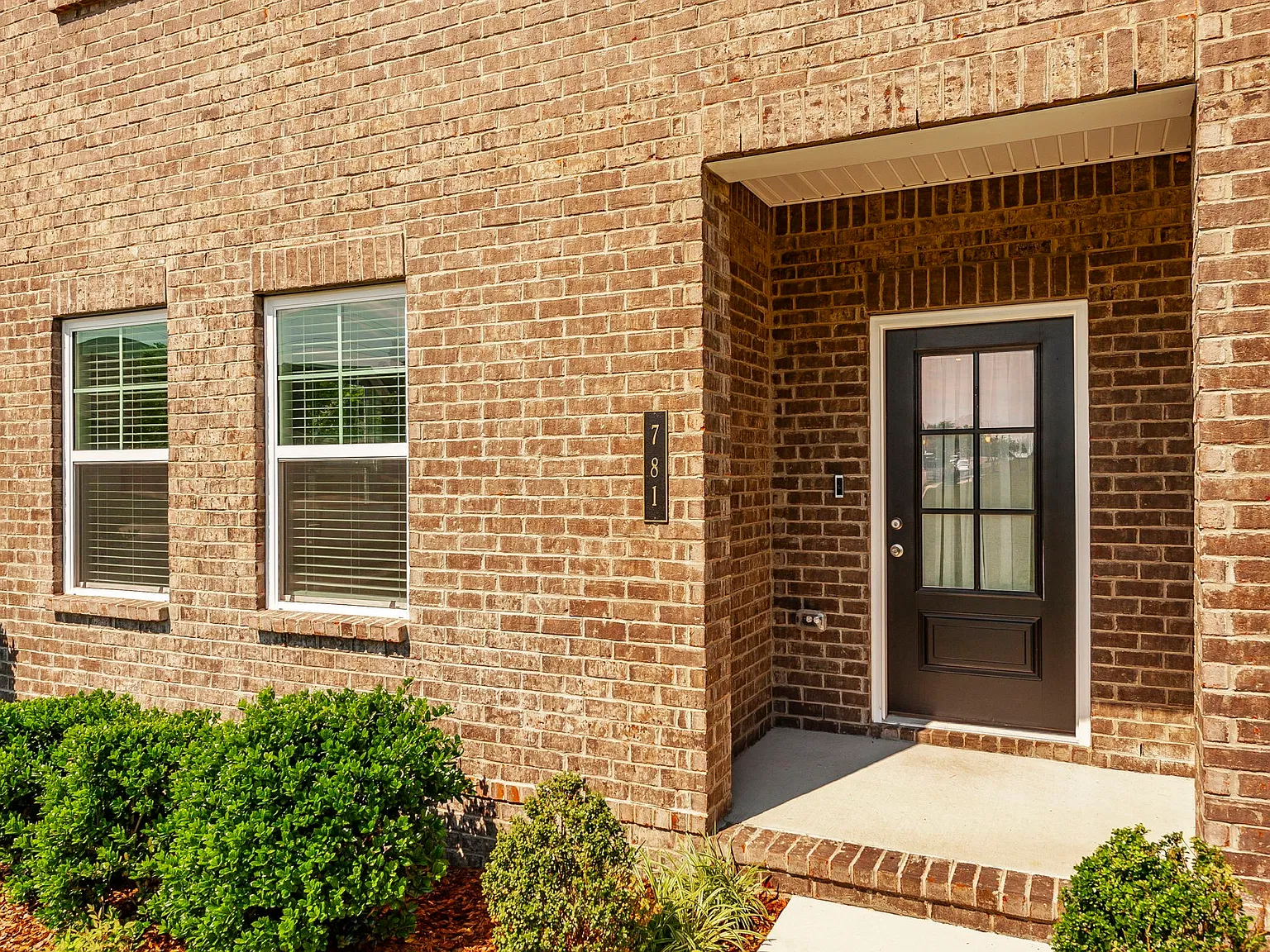 3 bed, 2.5 bath, 2018 sqft, $2,200 — Photo 4