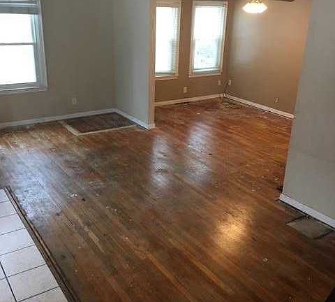 4th image of 1736 Gerrard Ave