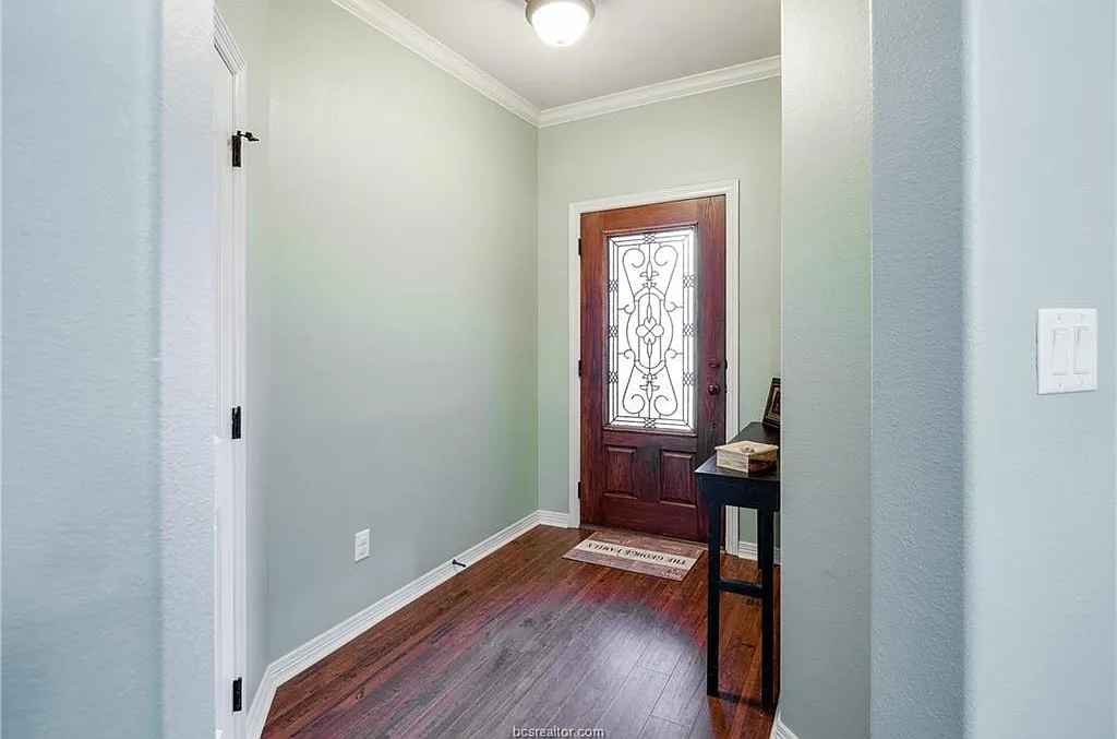 3 bed, 3.5 bath, 1642 sqft, $2,150 — Photo 3