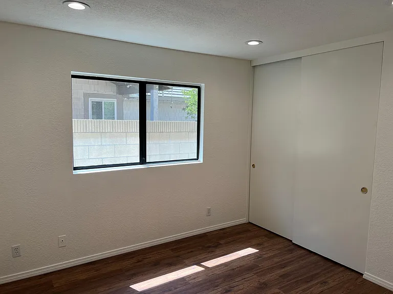 20230 Stagg St — Photo 34