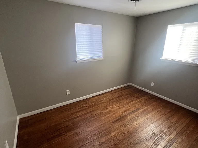 1711 SW 48th Ave — Photo 5