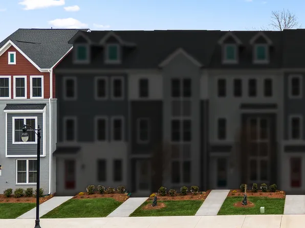 9743 Grant Ave, Manassas, VA 20110