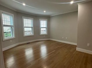 23 Iffley Rd FLOOR 3, Jamaica Plain, MA 02130