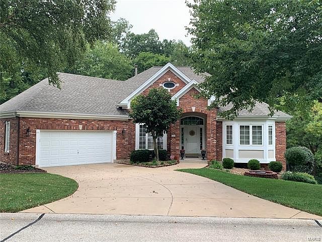 1st image of 2705 Fairway Oaks Dr