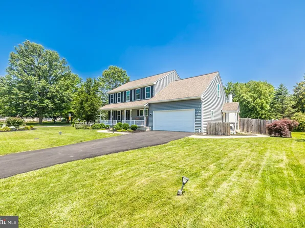 102 Stonebridge Ln, Downingtown, PA 19335