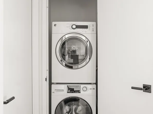 385 First Avenue image 9 of 14