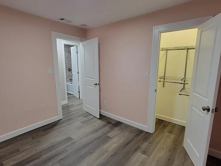 1039 1/2 S Kenmore Ave — Photo 10