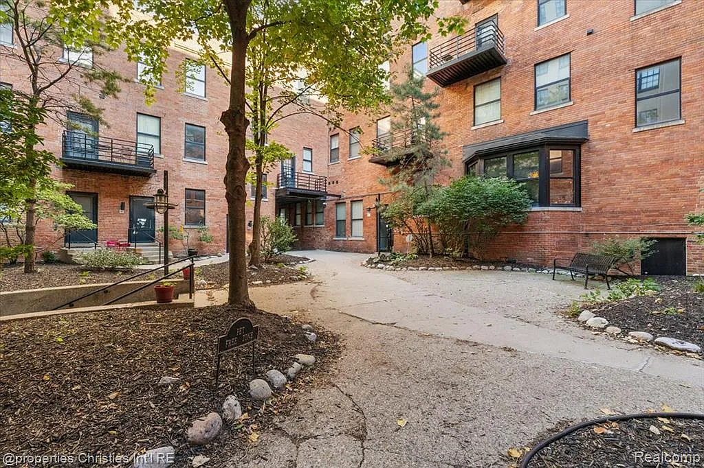 1 bed, 1.0 bath, 1191 sqft, $1,600 — Photo 4