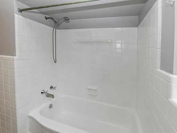 5th image of 3522 Pembroke Ave #2