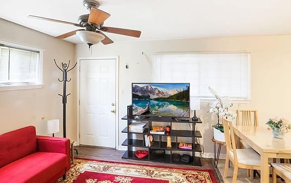 3rd image of 2601 Carondelet St APT A