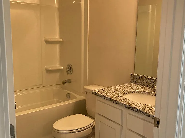 407 Kensington Ln — Photo 11