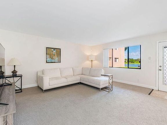 3rd image of 15109 Ashland Dr APT 300