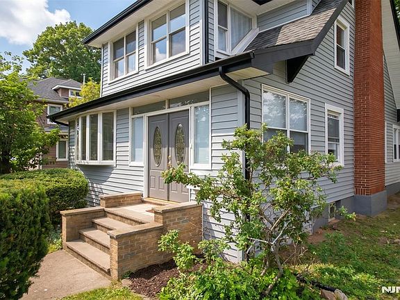 3rd image of 933 Maple Avenue