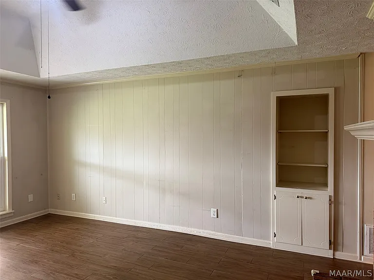 803 Summer Ln — Photo 6