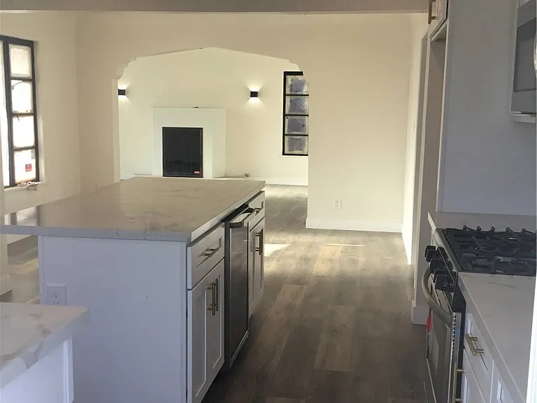 1574 N Orange Grove Ave — Photo 17