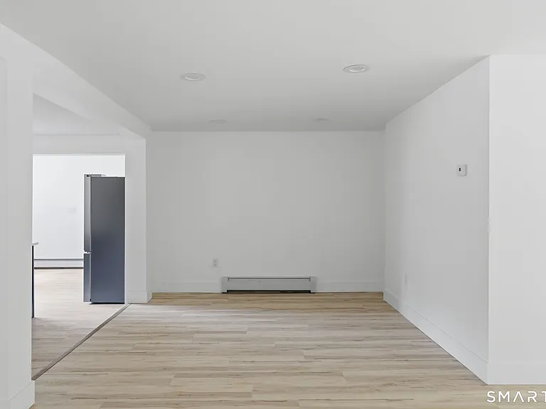 765 Norwich Ave — Photo 11