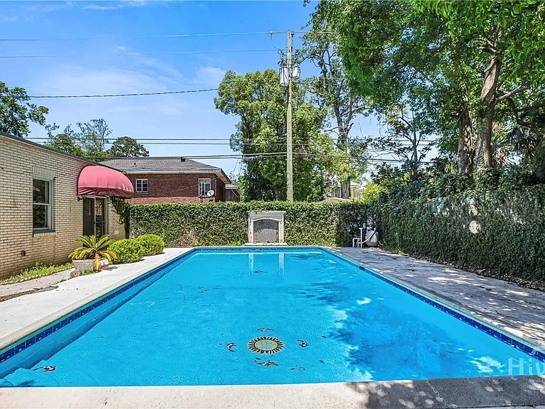 624 E Victory Dr — Photo 32