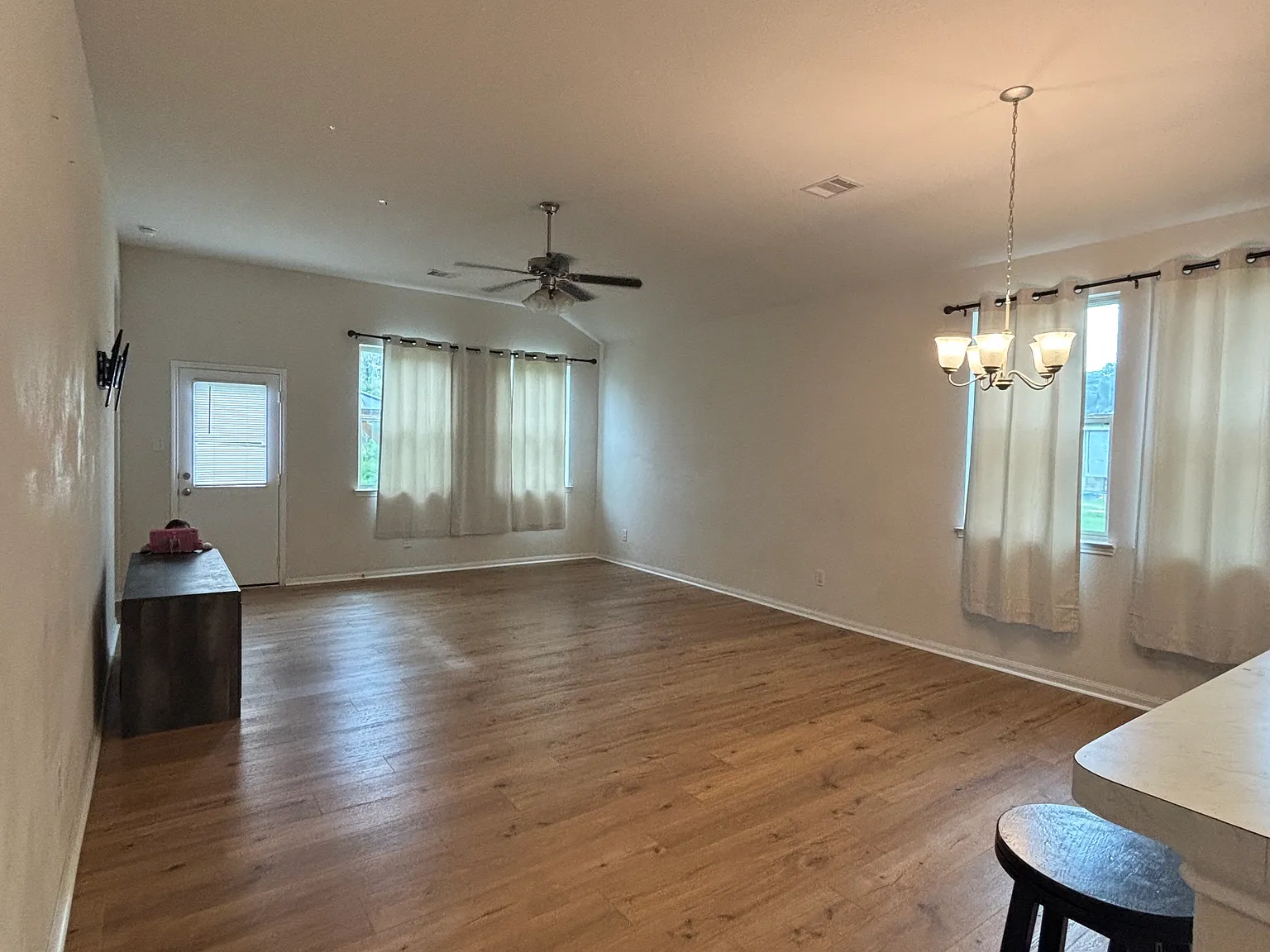 3 bed, 1528 sqft, $1,600 — Photo 4