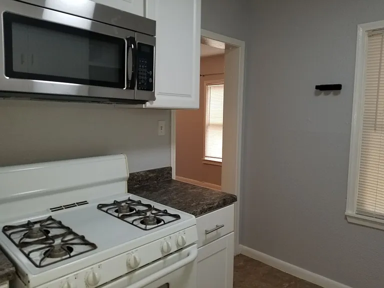 504 Elmhurst Ave — Photo 4
