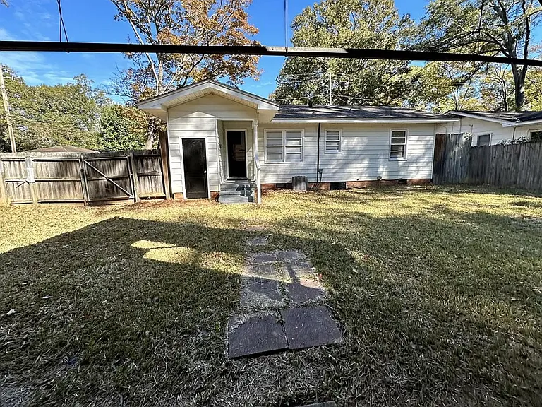 2826 Walker St — Photo 16