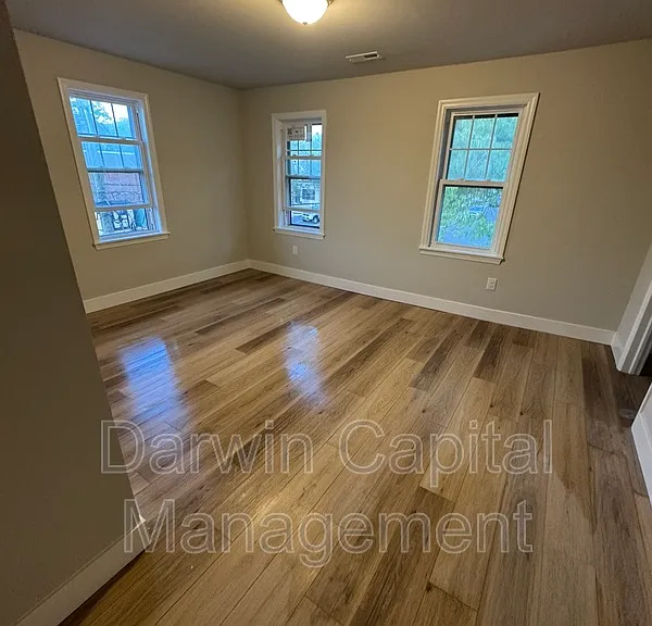 166 East Ave E — Photo 4