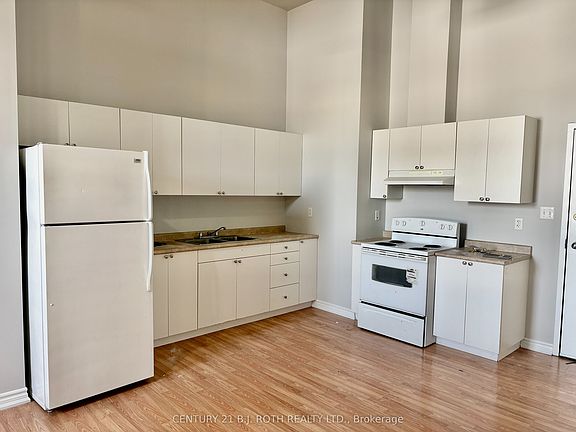 4th image of 19 Dunlop St W #302