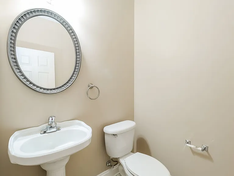 10023 Montrose Dr NW — Photo 16