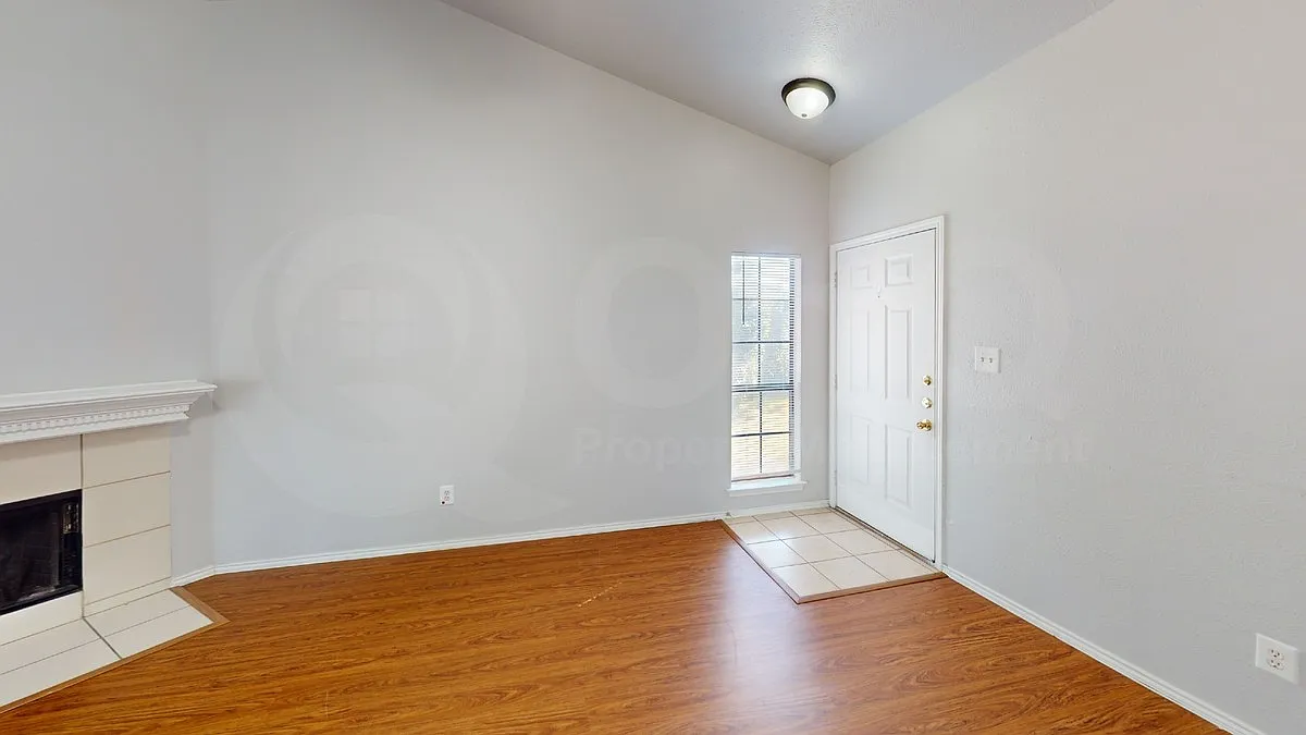 3 bed, 2.0 bath, 1266 sqft, $1,950 — Photo 4