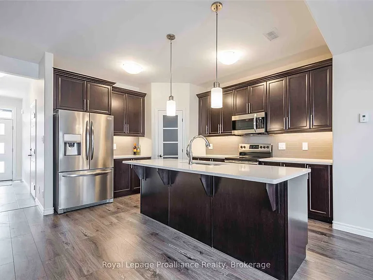 28 Nipigon St — Photo 6