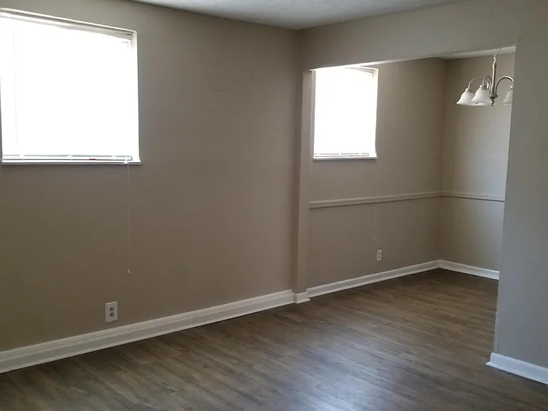 1521 Steadmantown Ln — Photo 2
