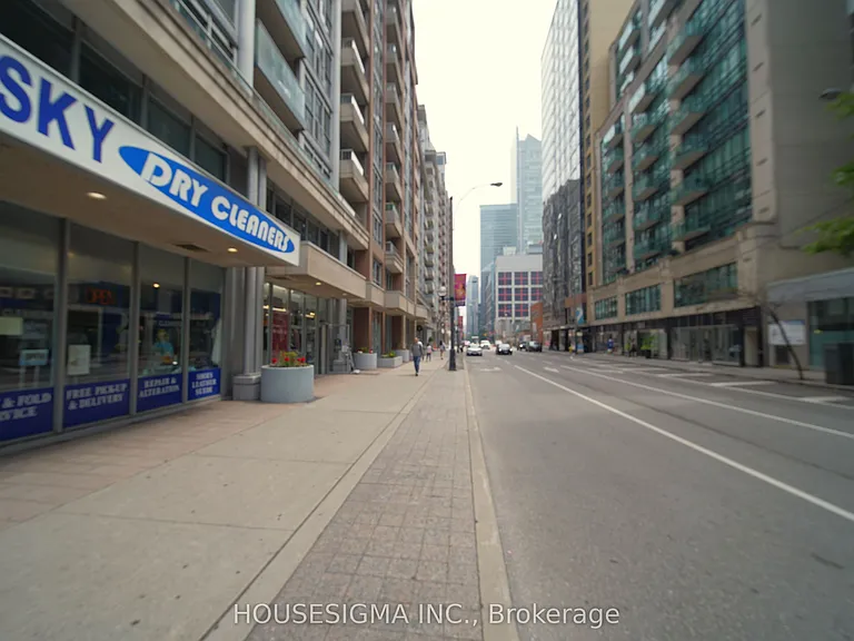 270 Wellington St W #222 — Photo 21