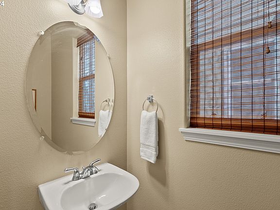 3rd image of 173 SE 44th Way
