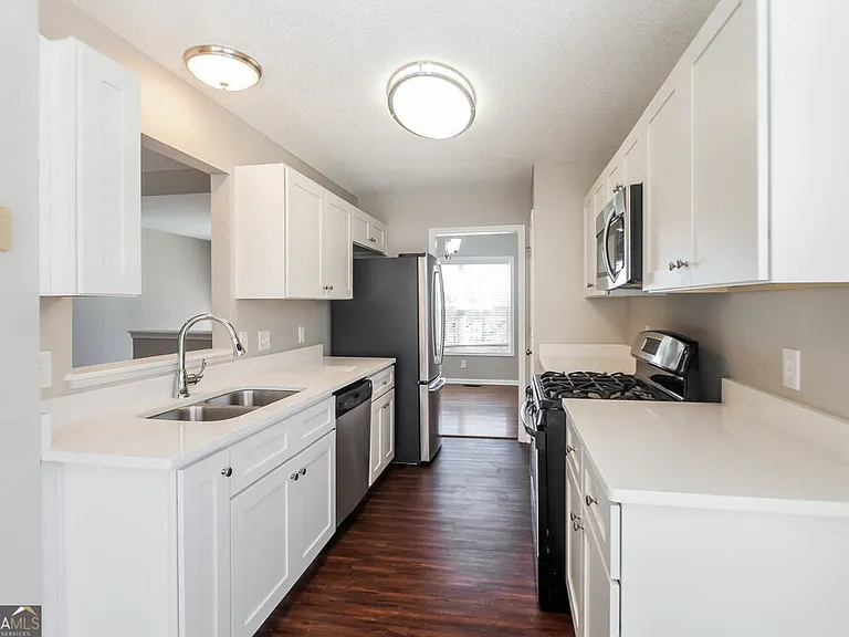 55 Richmond Dr — Photo 7
