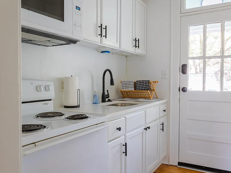 524 Hart St #2 — Photo 8