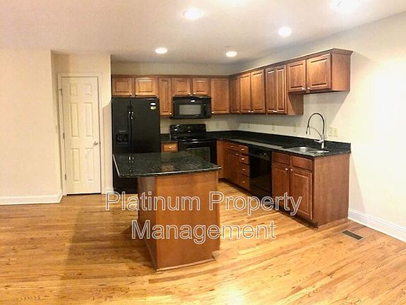 3rd image of 105 Madison Ct SE