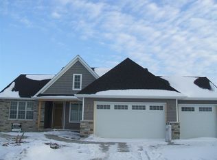 6829 Prairie Grass Ln, Bettendorf, IA 52722