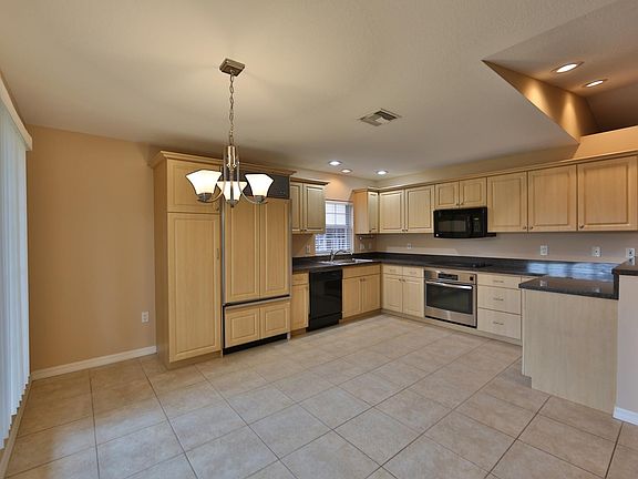 3rd image of 4465 Longford Dr
