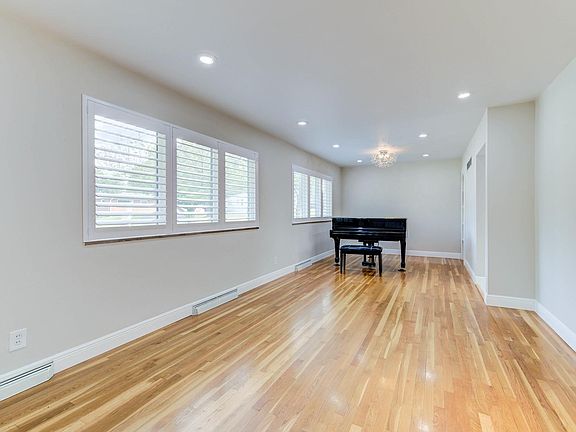 5th image of 9537 Indian Meadows Dr
