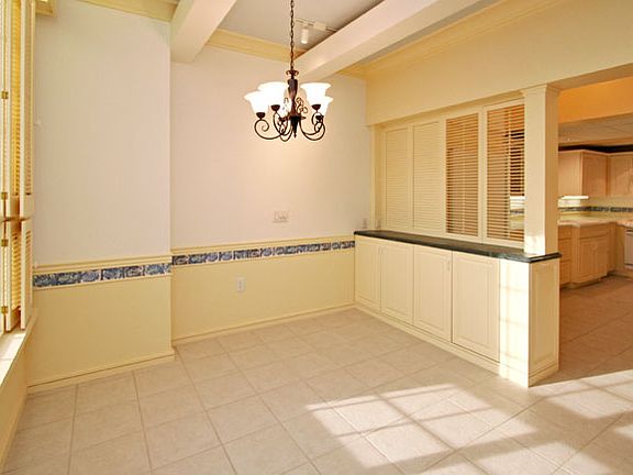 3rd image of 1 Towers Park Ln APT 916