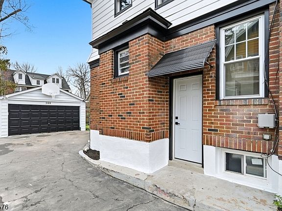 5th image of 308 Windsor Rd