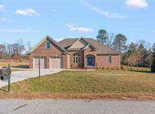 240 Ashbrook Rd, Thomasville, NC 27360