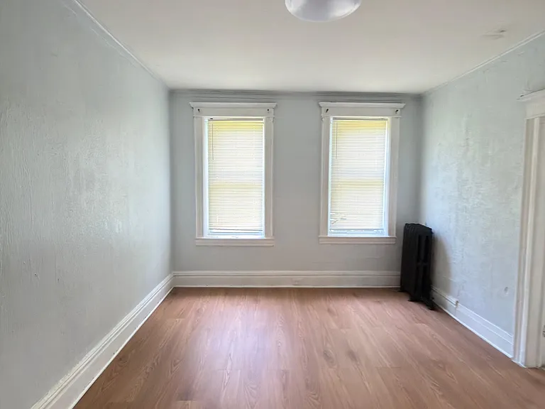 152 7th St #4 — Photo 6