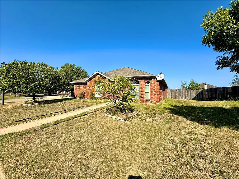 1425 Teal Way — Photo 2