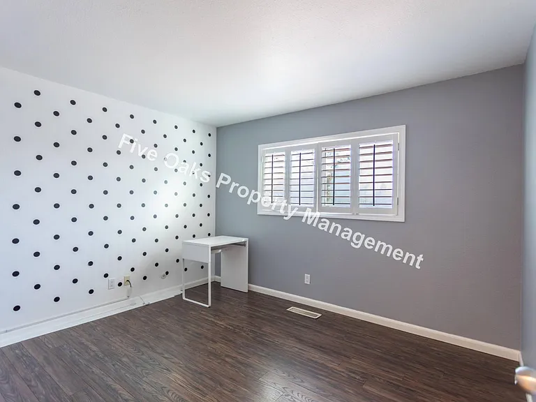 2815 Stanford Ln — Photo 12