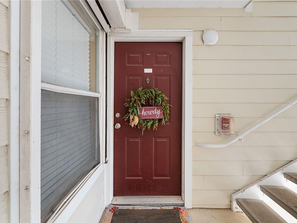 1st image of 517 Parkway #202